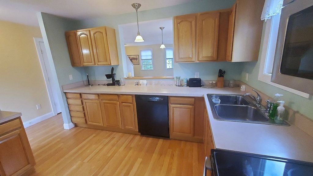 89 Harrison Street Worcester, MA 01604 - Photo 5 of 35 Gallery Image 5