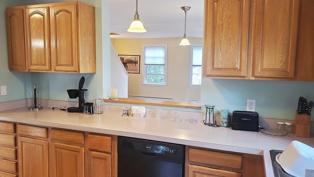 89 Harrison Street Worcester, MA 01604 - Photo 6 of 35 Gallery Image 6