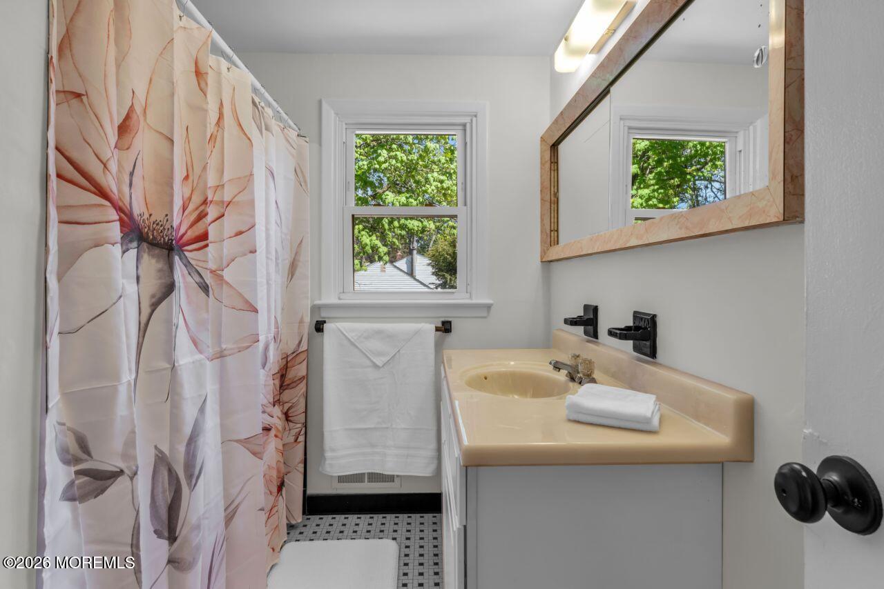 463 Newman Springs Road Lincroft, NJ 07738 - Photo 22 of 39 Main Bathroom