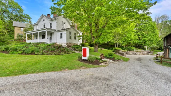 $2,100,000 | 8 Yale Hill Road, Stockbridge, MA 01262