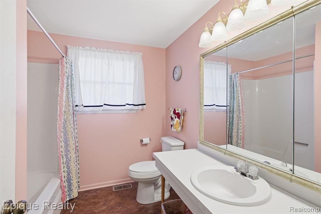 10208 Reid Road Swartz Creek, MI 48473 - Photo 15 of 27