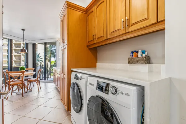$995,000 | 176 South Collier Boulevard, Unit 406, Marco Island, FL 34145