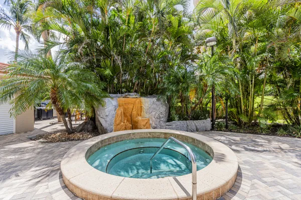 $995,000 | 176 South Collier Boulevard, Unit 406, Marco Island, FL 34145