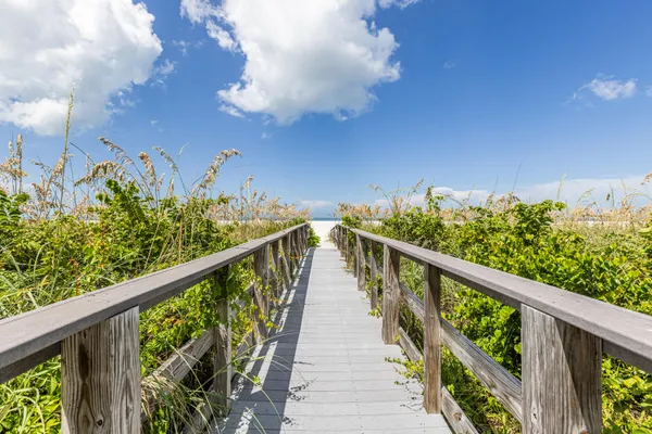 $995,000 | 176 South Collier Boulevard, Unit 406, Marco Island, FL 34145
