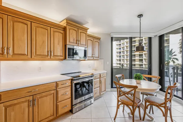 $995,000 | 176 South Collier Boulevard, Unit 406, Marco Island, FL 34145