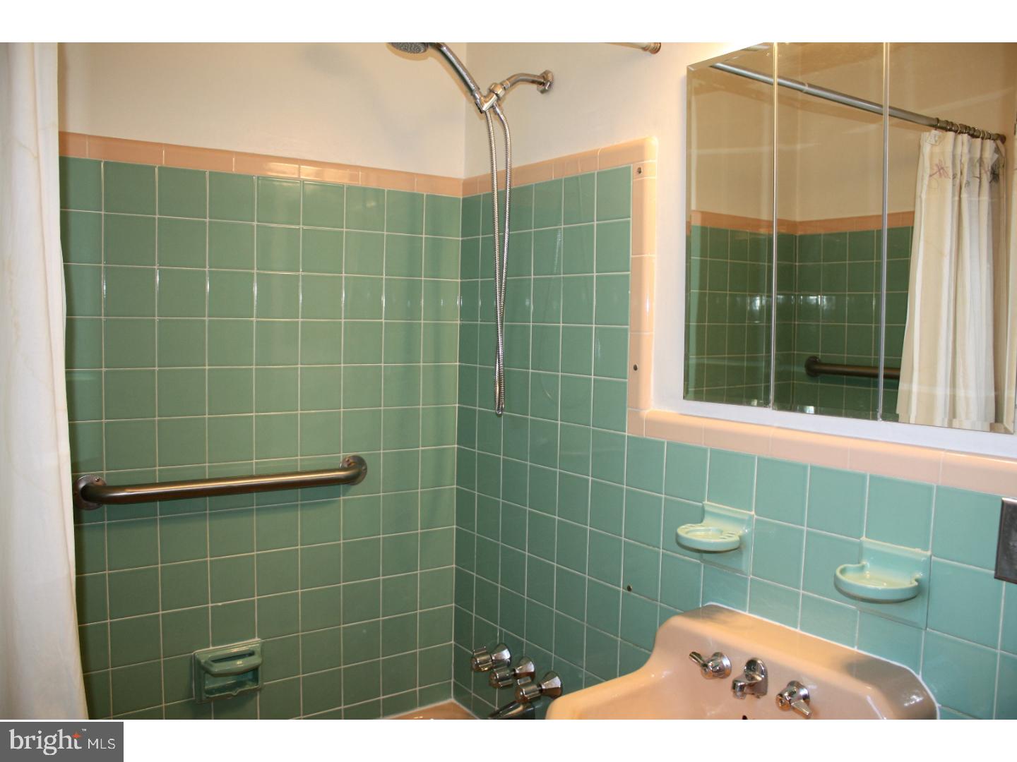 122 Hilltop Road Philadelphia, PA 19118 - Photo 17 of 25 Bathroom