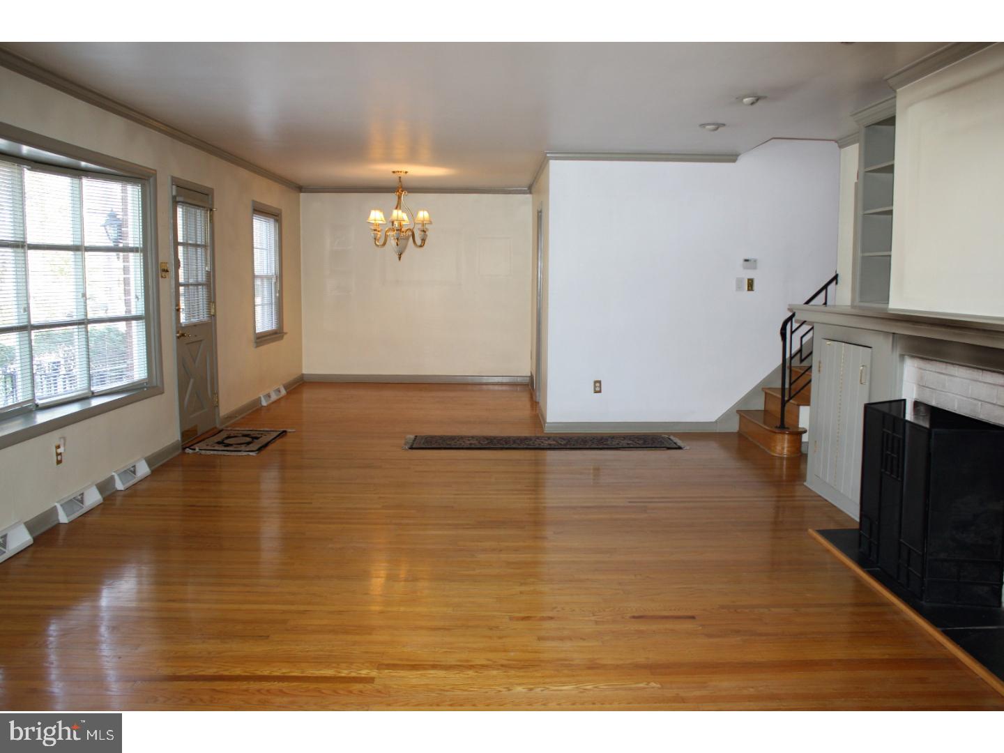 122 Hilltop Road Philadelphia, PA 19118 - Photo 6 of 25 Living Room