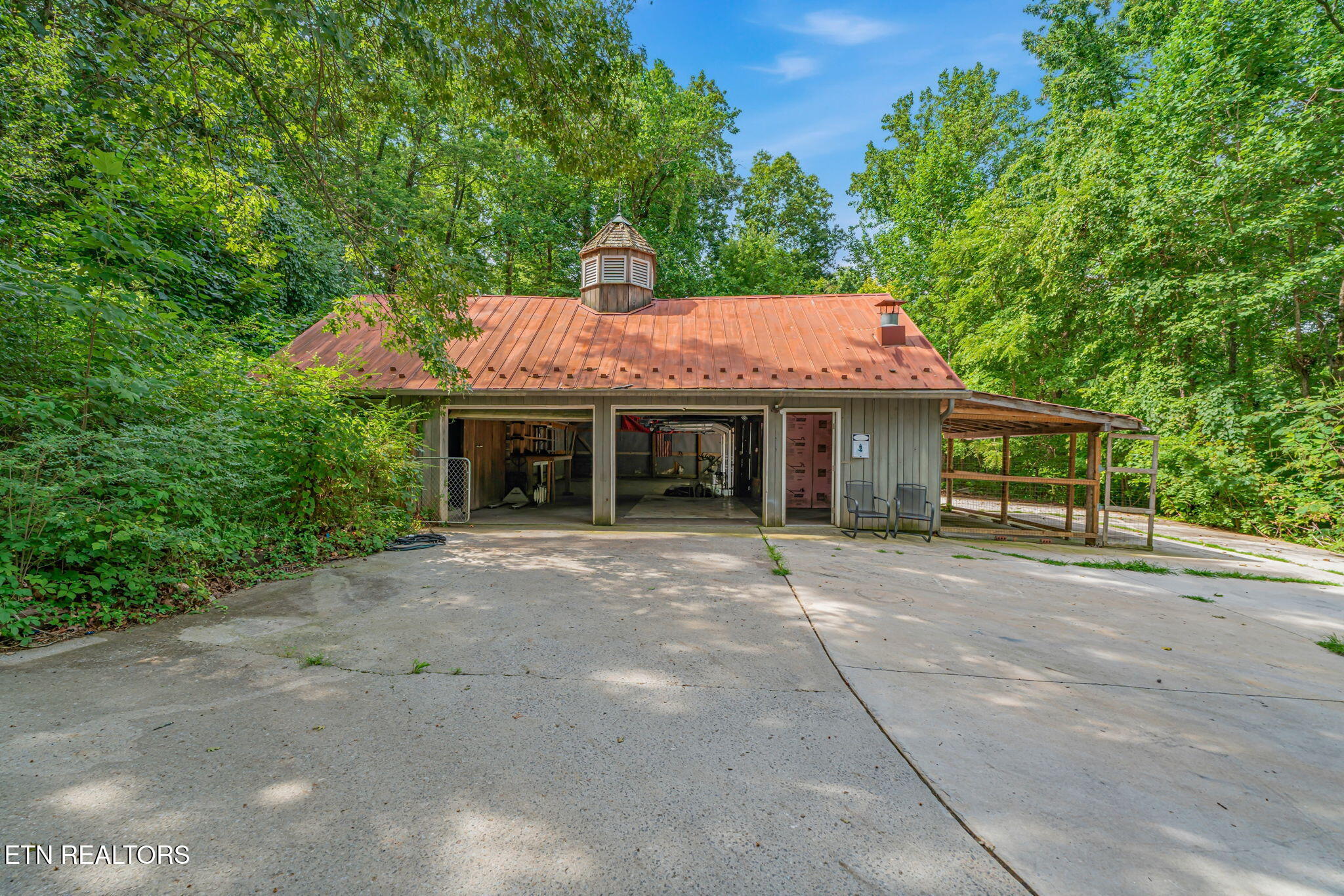 8708 Pedigo Ridge Road Powell, TN 37849 - Photo 55 of 60 View of front of detached garage