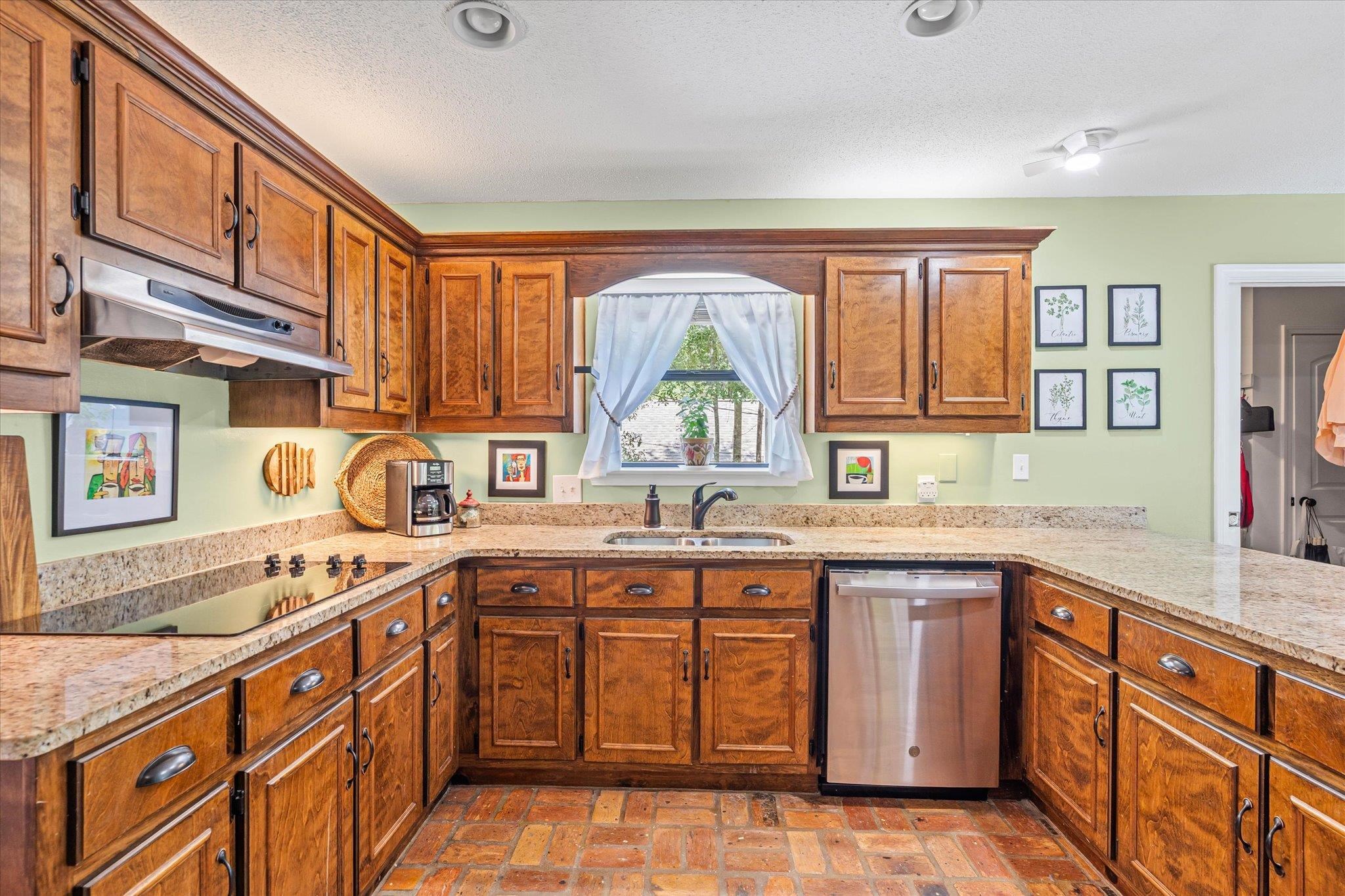 107 Hemphill Circle Daphne, AL 36526 - Photo 9 of 35 Kitchen