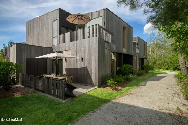 $1,079,500 | 8 River Run Road, Unit 8, Williamstown, MA 01267