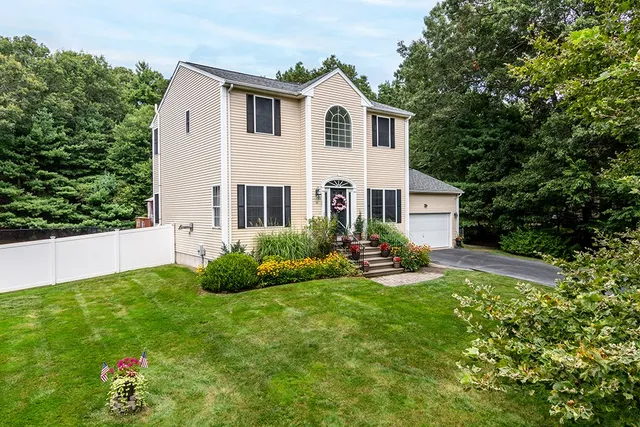 $610,000 | 19 Audubon Lane, Coventry, RI 02831