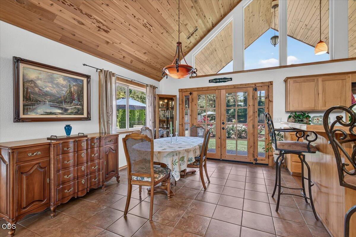 2240 Hull Road Medford, OR 97501 - Photo 10 of 49