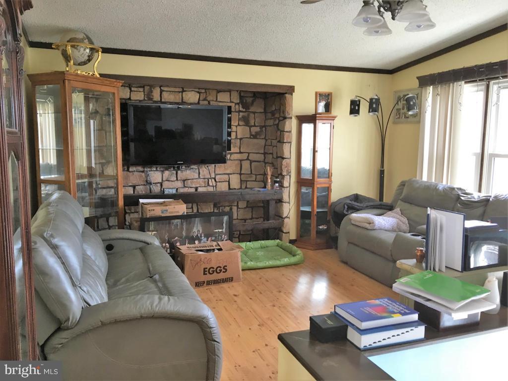 213 Manor Ridge Drive Akron, PA 17501 - Photo 2 of 9