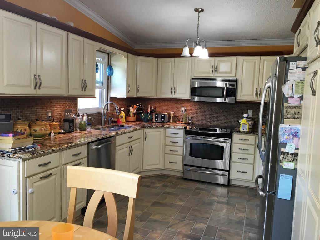 213 Manor Ridge Drive Akron, PA 17501 - Photo 3 of 9