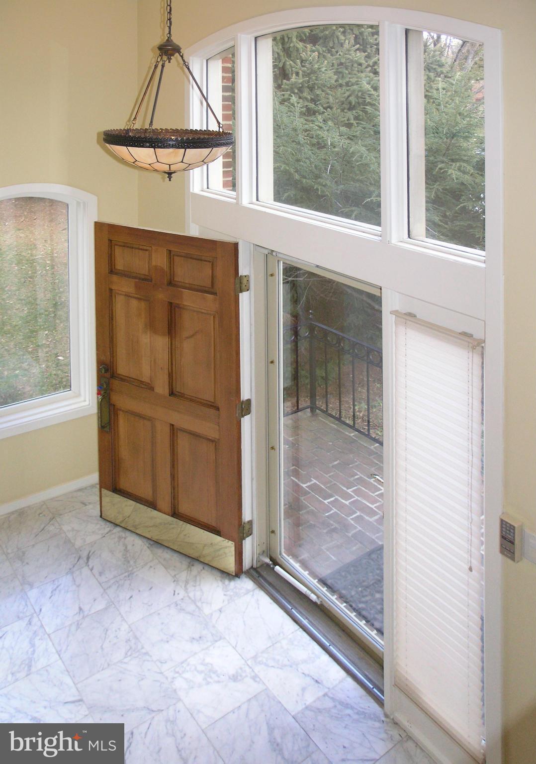 11555 Hemingway Drive Reston, VA 20194 - Photo 2 of 26 an empty room with windows