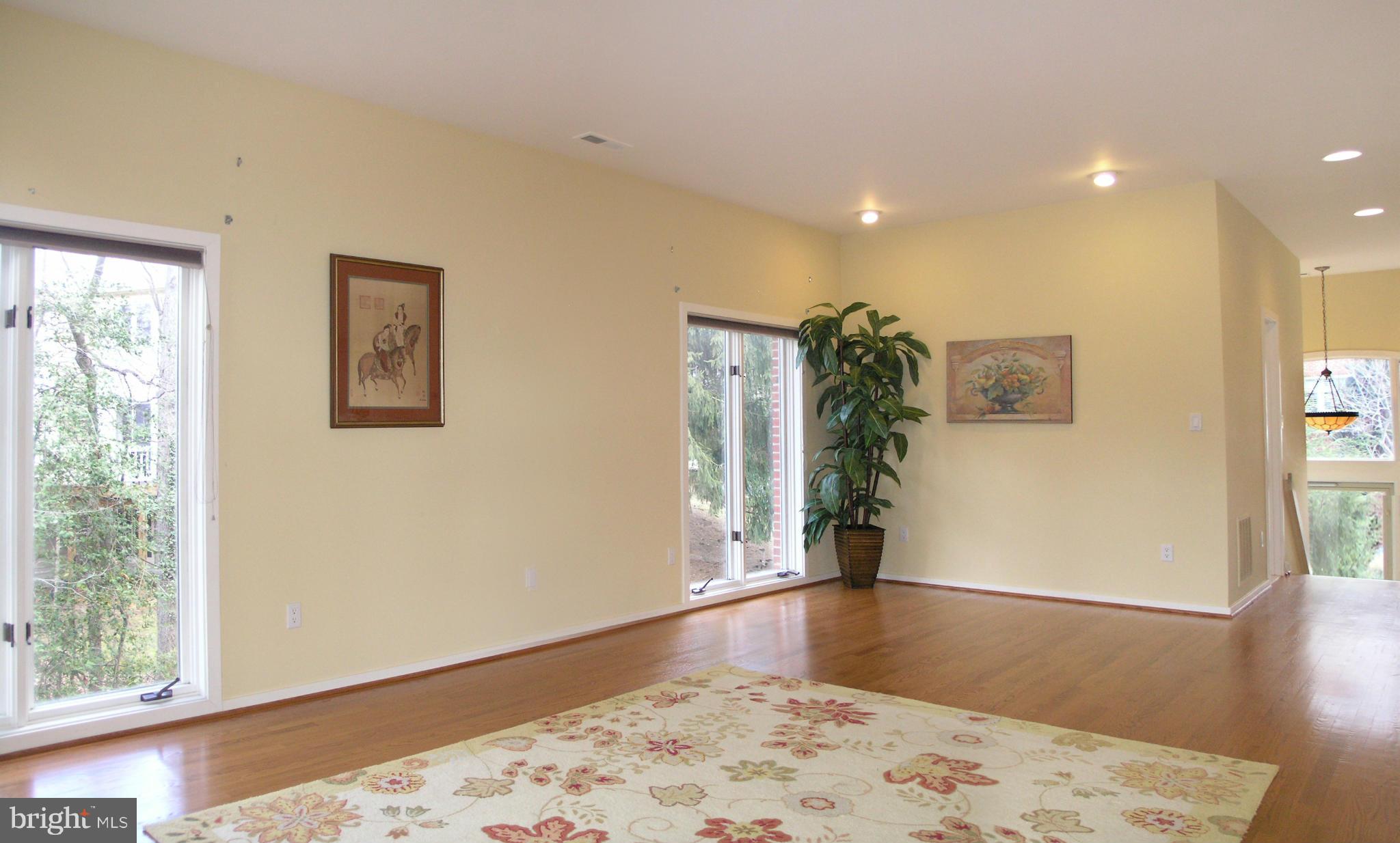 11555 Hemingway Drive Reston, VA 20194 - Photo 7 of 26 a view of a living room