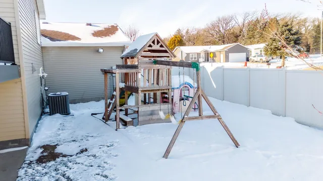 $339,000 | 615 5th Street Northeast, Plainview, MN 55964