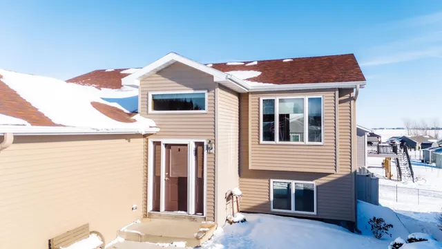 $339,000 | 615 5th Street Northeast, Plainview, MN 55964