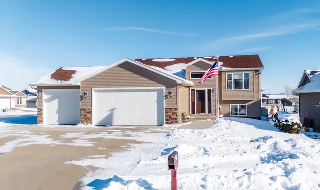 $339,000 | 615 5th Street Northeast, Plainview, MN 55964