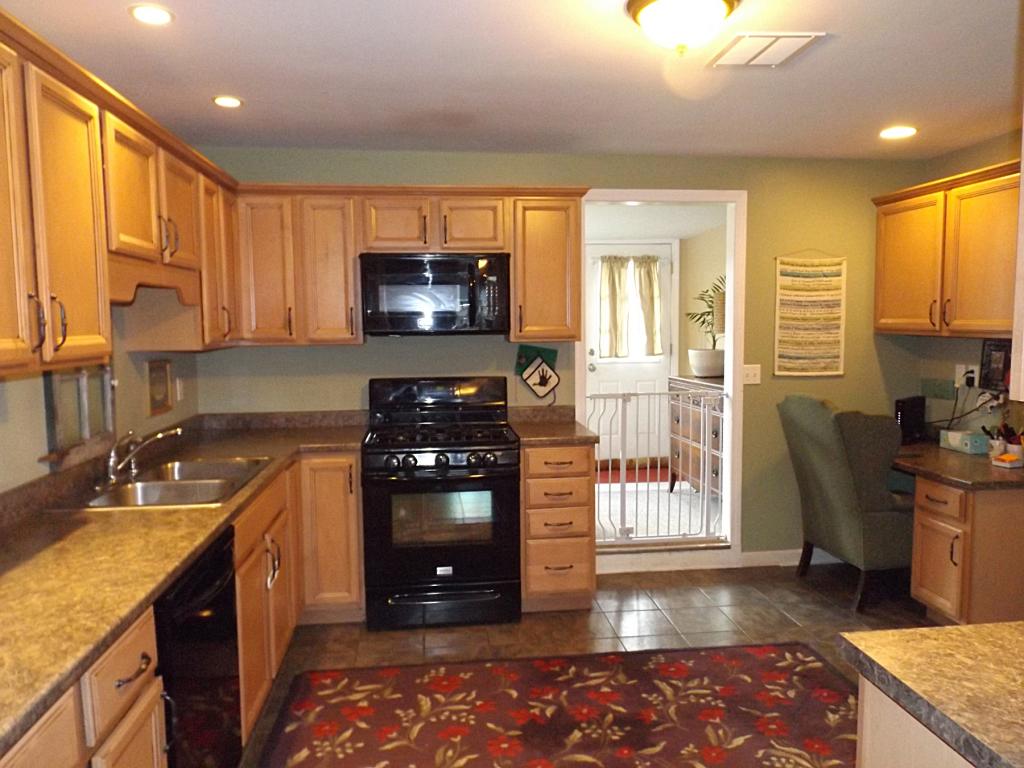 227 Adams Street Rutland, VT 05701 - Photo 5 of 23