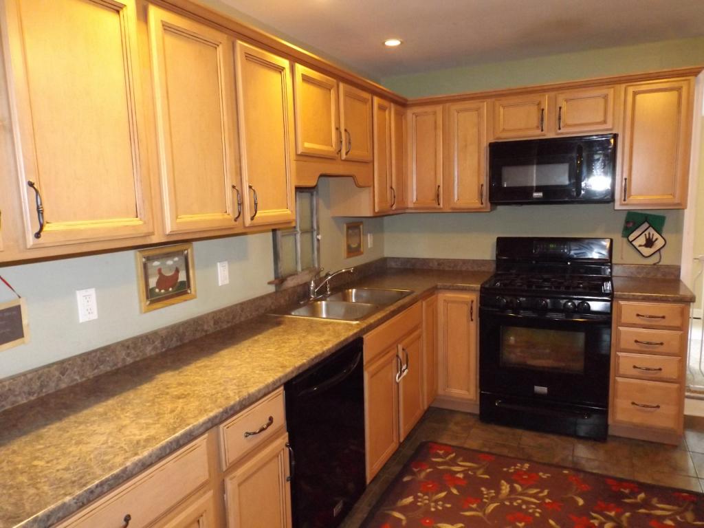 227 Adams Street Rutland, VT 05701 - Photo 8 of 23
