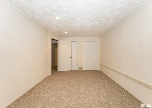 an empty room with a empty space