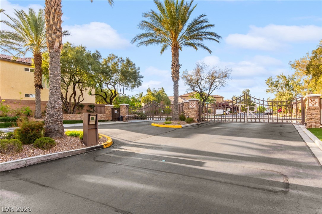 10001 Sharp Ridge Avenue Las Vegas, NV 89149 - Photo 7 of 92