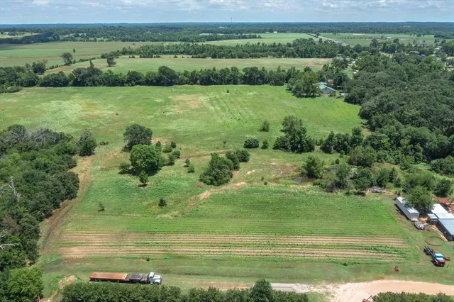 an aerial view of a golf course with a yard