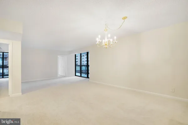 $700,000 | 3800 Fairfax Drive, Unit 213, Arlington, VA 22203