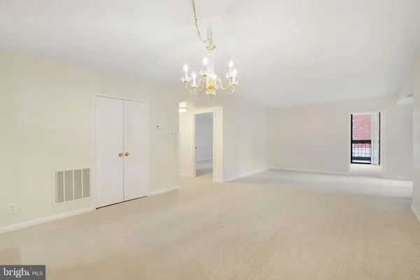 $700,000 | 3800 Fairfax Drive, Unit 213, Arlington, VA 22203