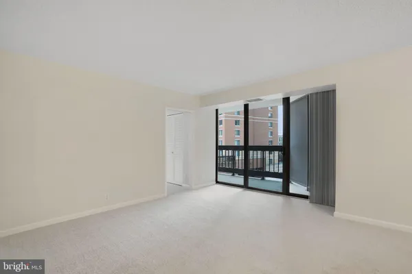 $700,000 | 3800 Fairfax Drive, Unit 213, Arlington, VA 22203