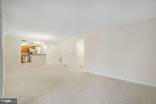 $700,000 | 3800 Fairfax Drive, Unit 213, Arlington, VA 22203