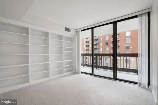 $700,000 | 3800 Fairfax Drive, Unit 213, Arlington, VA 22203