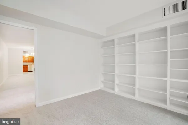 $700,000 | 3800 Fairfax Drive, Unit 213, Arlington, VA 22203