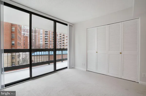 $700,000 | 3800 Fairfax Drive, Unit 213, Arlington, VA 22203