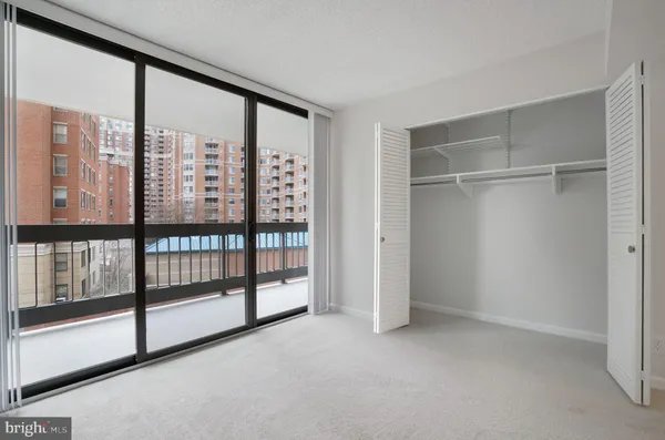 $700,000 | 3800 Fairfax Drive, Unit 213, Arlington, VA 22203