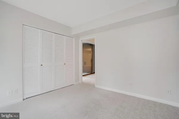 $700,000 | 3800 Fairfax Drive, Unit 213, Arlington, VA 22203