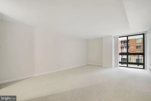 $700,000 | 3800 Fairfax Drive, Unit 213, Arlington, VA 22203