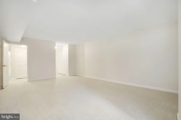 $700,000 | 3800 Fairfax Drive, Unit 213, Arlington, VA 22203