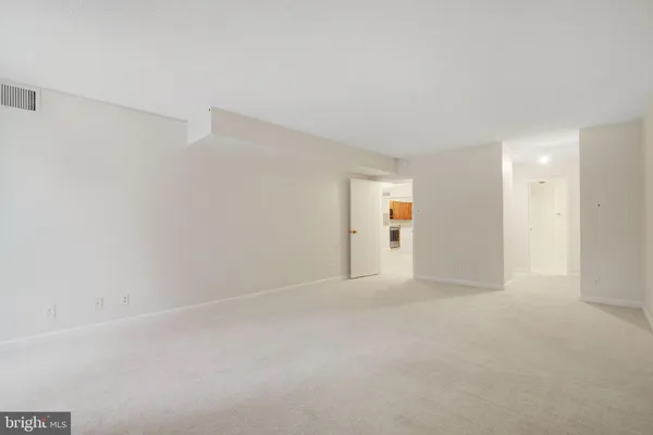 $700,000 | 3800 Fairfax Drive, Unit 213, Arlington, VA 22203