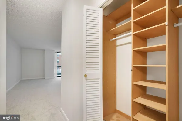 $700,000 | 3800 Fairfax Drive, Unit 213, Arlington, VA 22203