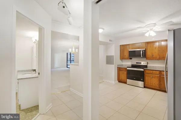 $700,000 | 3800 Fairfax Drive, Unit 213, Arlington, VA 22203