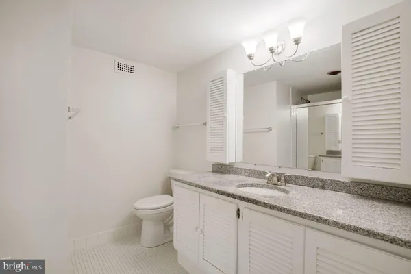 $700,000 | 3800 Fairfax Drive, Unit 213, Arlington, VA 22203
