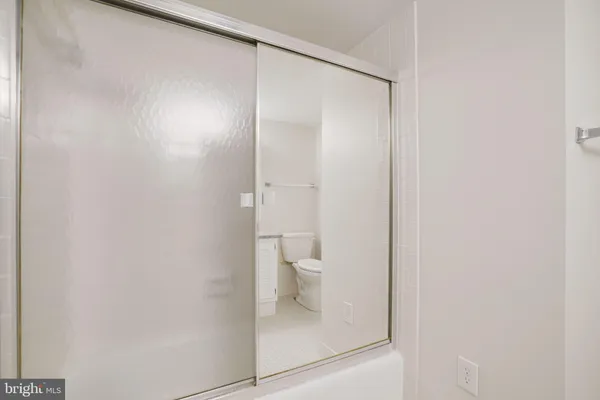 $700,000 | 3800 Fairfax Drive, Unit 213, Arlington, VA 22203