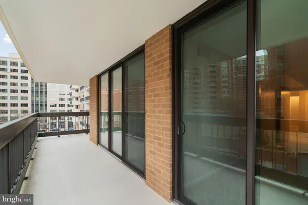 $700,000 | 3800 Fairfax Drive, Unit 213, Arlington, VA 22203