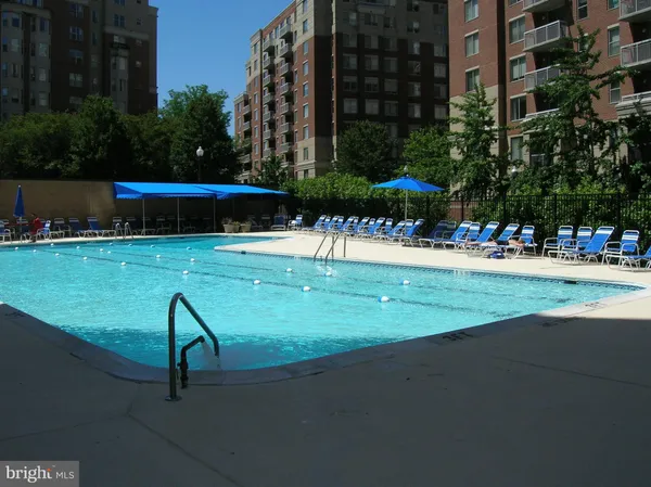 $700,000 | 3800 Fairfax Drive, Unit 213, Arlington, VA 22203