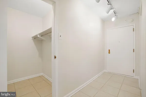 $700,000 | 3800 Fairfax Drive, Unit 213, Arlington, VA 22203