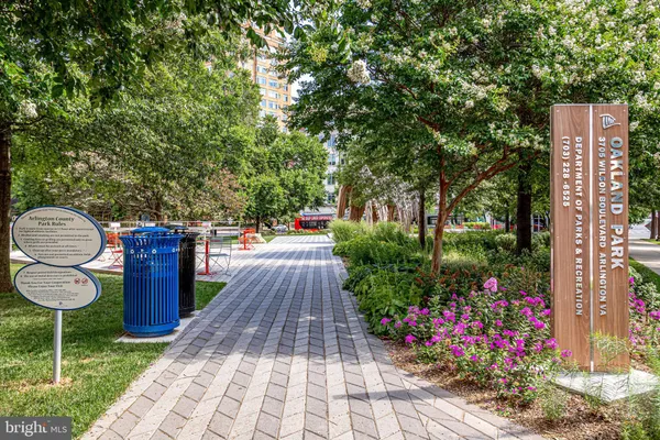 $700,000 | 3800 Fairfax Drive, Unit 213, Arlington, VA 22203
