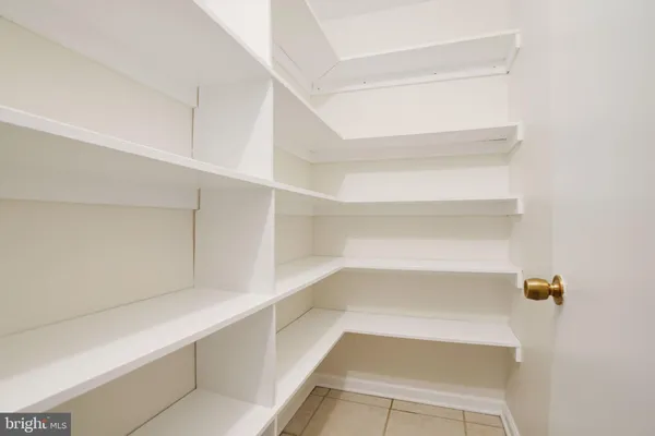 $700,000 | 3800 Fairfax Drive, Unit 213, Arlington, VA 22203