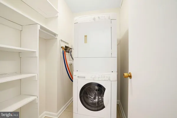 $700,000 | 3800 Fairfax Drive, Unit 213, Arlington, VA 22203